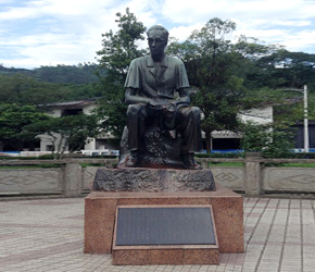 樂山公園銅雕人物